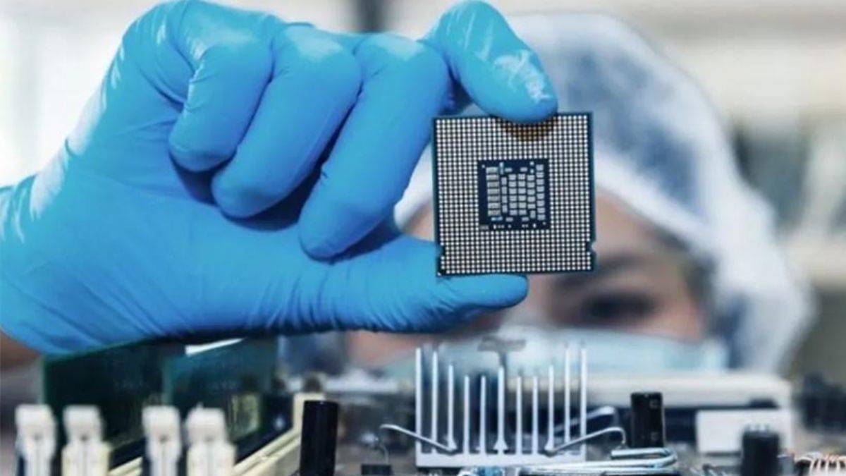 Elektronik ve otomotiv sektörlerini etkileyen 'çip kıtlığı' ne zaman bitecek?