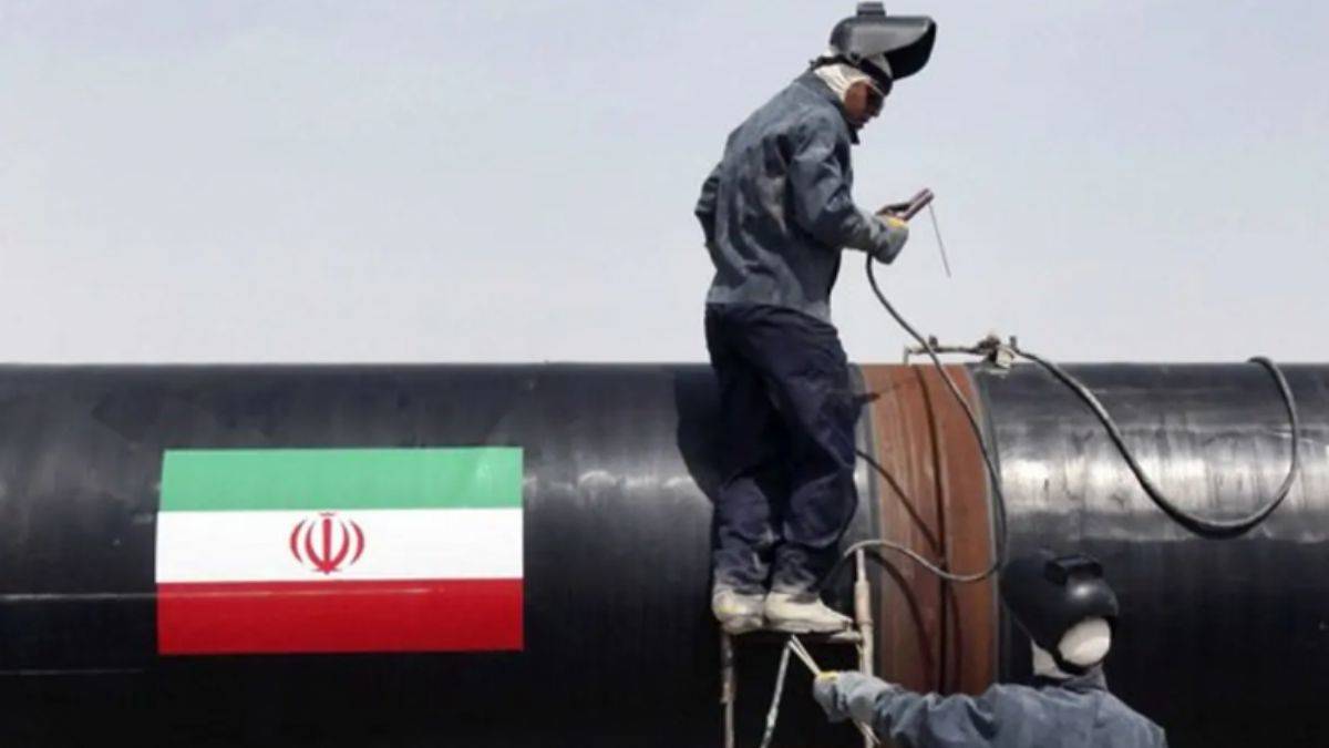 İran: Petrolü kaçak sattık, parasını gizli aldık