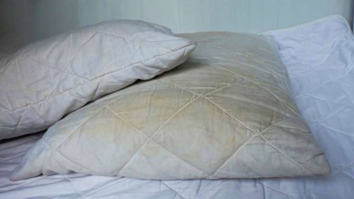 Sararmış yastıklar nasıl temizlenmeli?