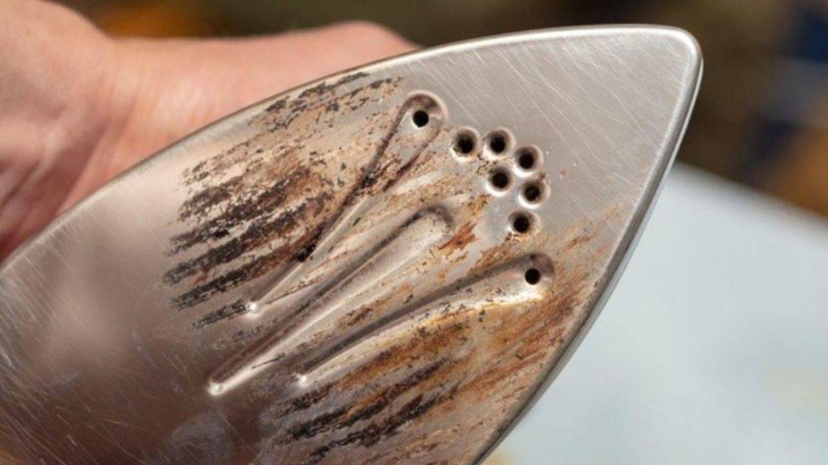 Tabanı yanmış ütü nasıl temizlenmeli?