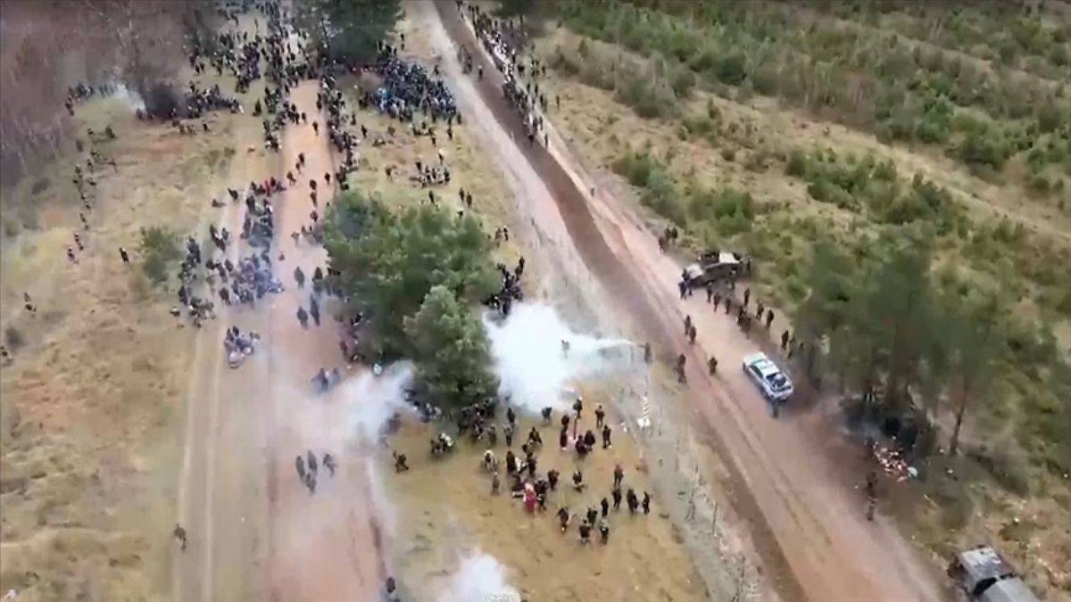 Belarus ile Polonya sınırında düzensiz göçmenler nedeniyle tansiyon yükseliyor