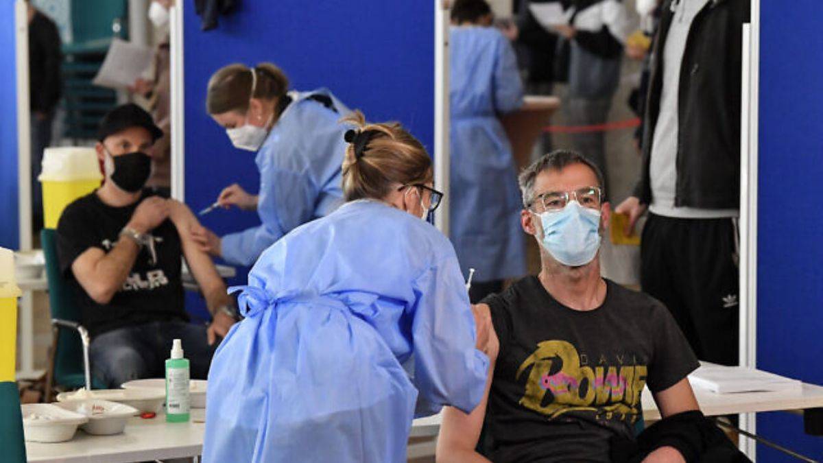 Almanya'da yoğun aşılamaya rağmen yoğun bakımlar çöktü