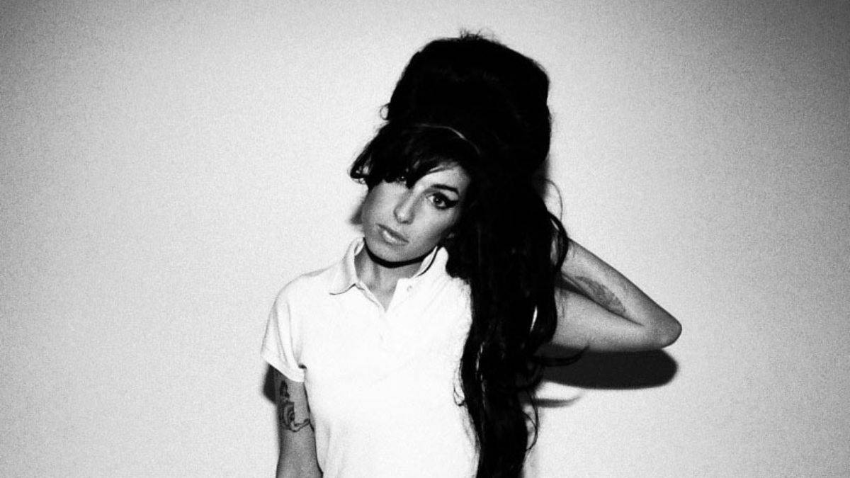 Amy Winehouse'un eşyaları milyonlarca dolara satıldı