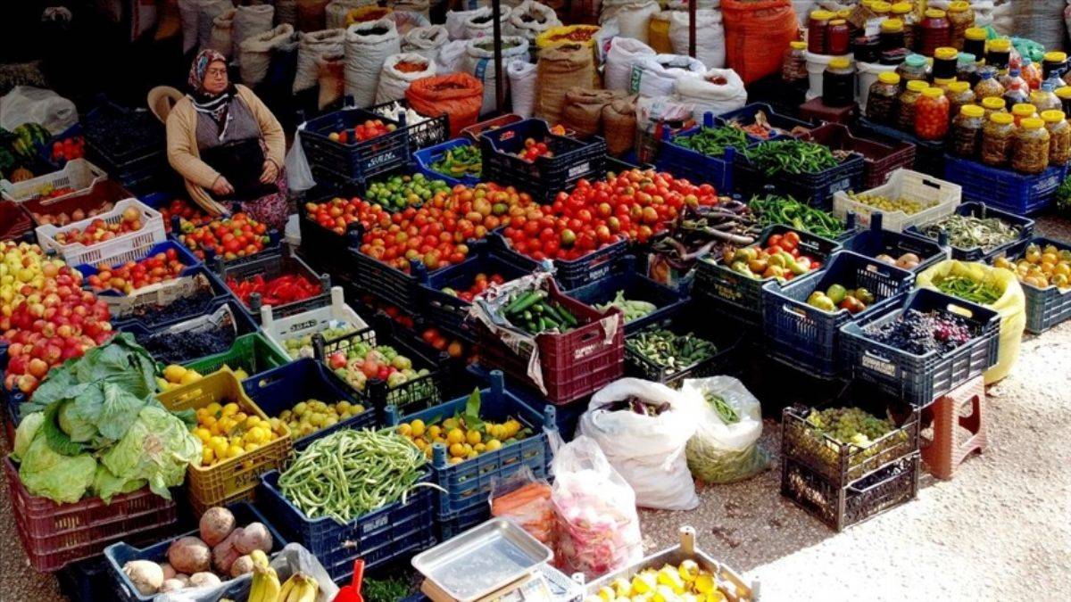 Asırlık çınarlar arasında alışveriş keyfi: Zeyve Pazarı