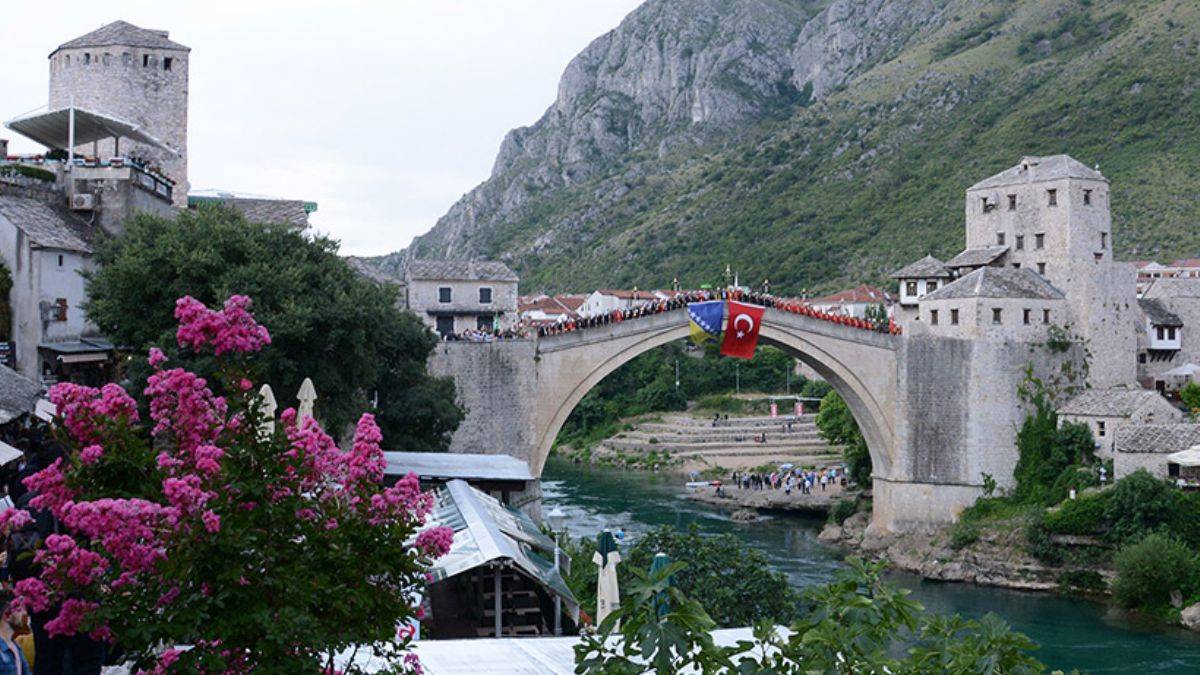 Mostar’da sirenler 10.16 için çaldı
