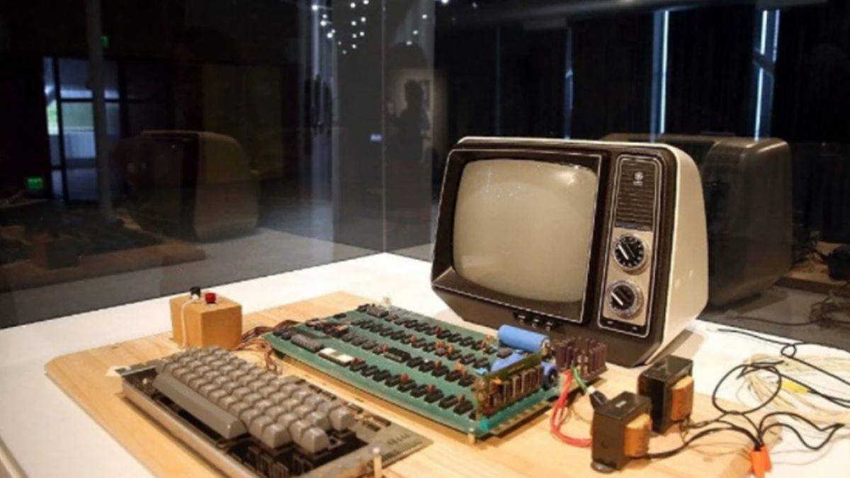 Apple'ın ilk bilgisayarı rekor fiyata satıldı