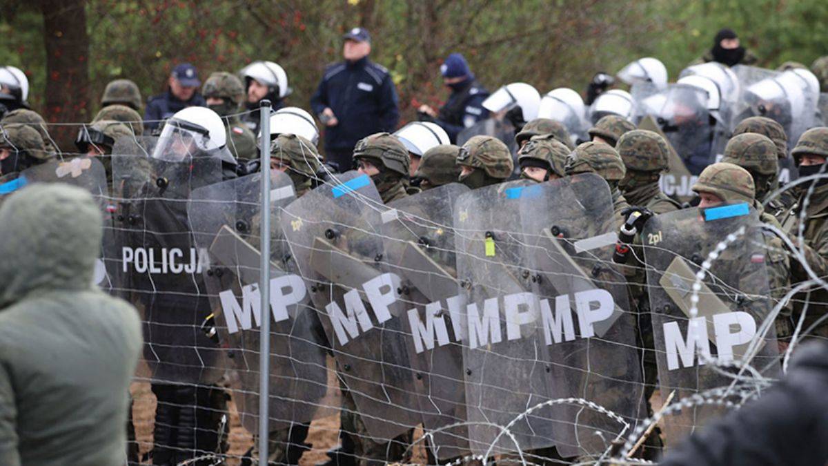 Polonya, 15 bin askerini sınırdaki göçmenleri 'püskürtmekle' görevlendirdi