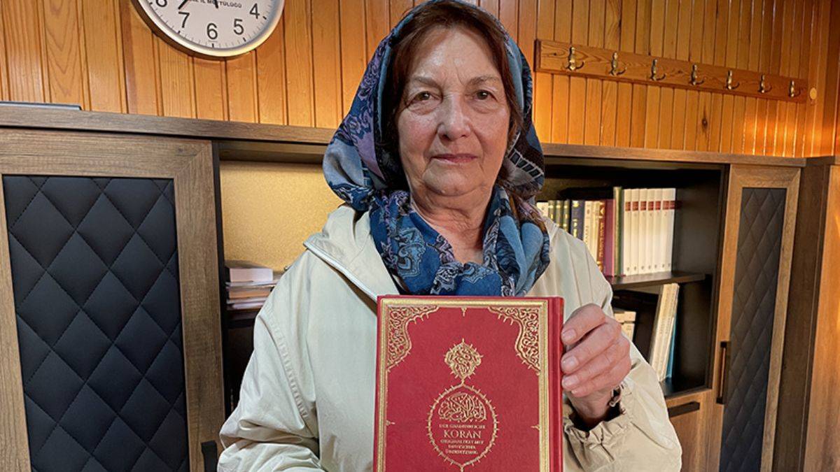 Hazreti Muhammed'in hayatından etkilenen 80 yaşındaki Bulgar kadın Müslüman oldu