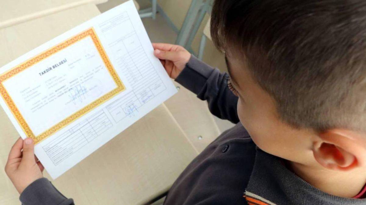 Ara tatilde karne verilecek mi? Ara tatilde öğrencilere uzaktan eğitim var mı?