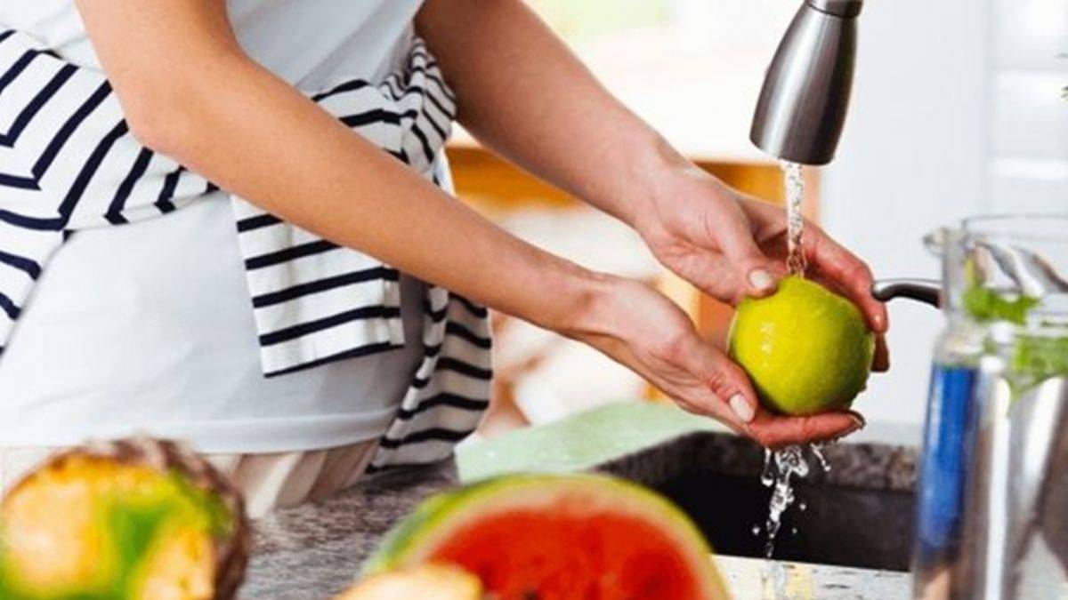 Meyve ve sebzelerin üzerindeki kimyasal kalıntıları temizlemek için...