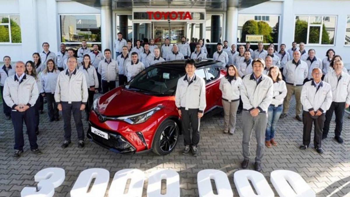 Toyota Sakarya'da 3 milyonuncu aracı banttan indirdi