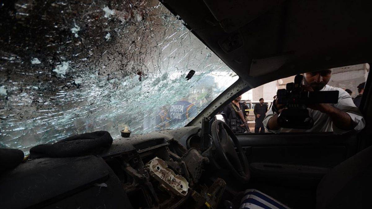 Pakistan’da bombalı saldırı: 2 polis öldü