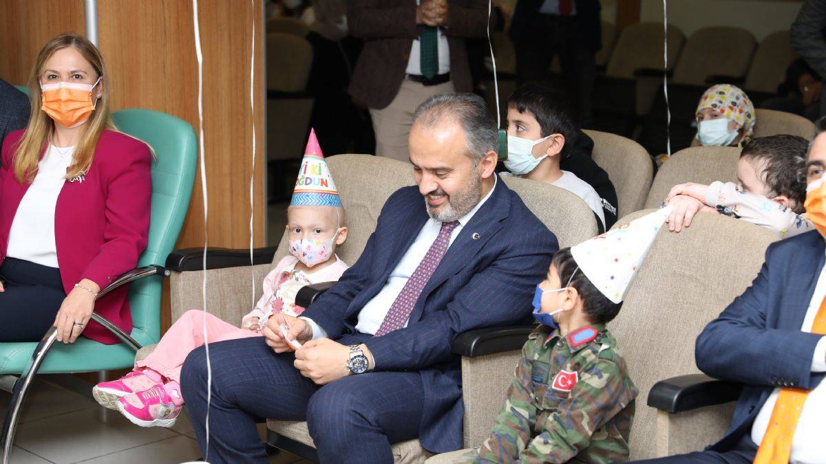 Lösemili çocuklar için tiyatro hastaneye taşındı