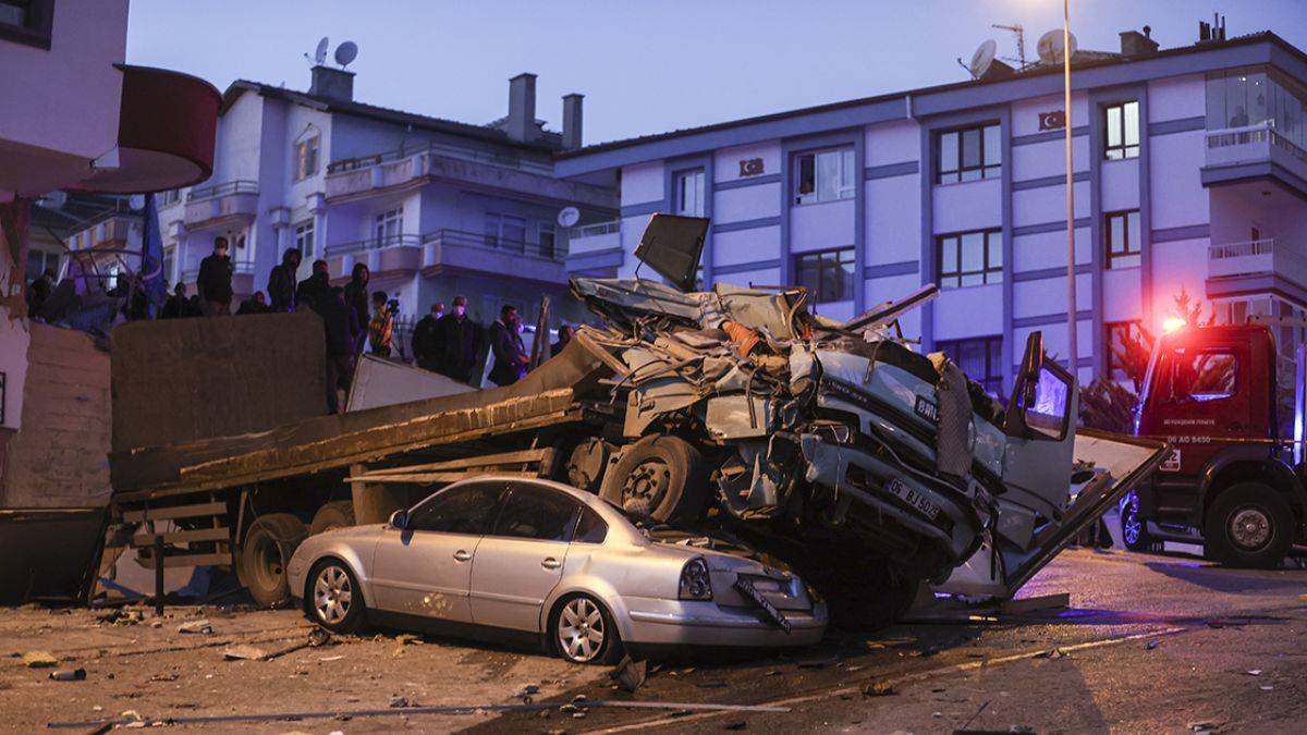 Fren tutmadı, 6 aracı ezdi