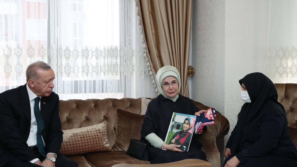 Erdoğan'dan Başak Cengiz'in ailesine ziyaret