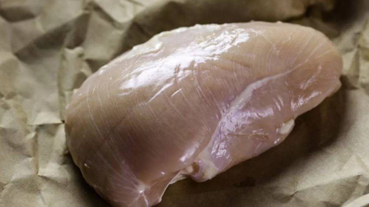Çiğ tavuk etinin üzerindeki beyaz çizgiler ne anlama gelir?