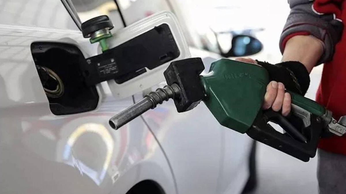 Benzine zam mı geldi? Benzin ne kadar oldu? Benzine ne kadar zam gelecek?