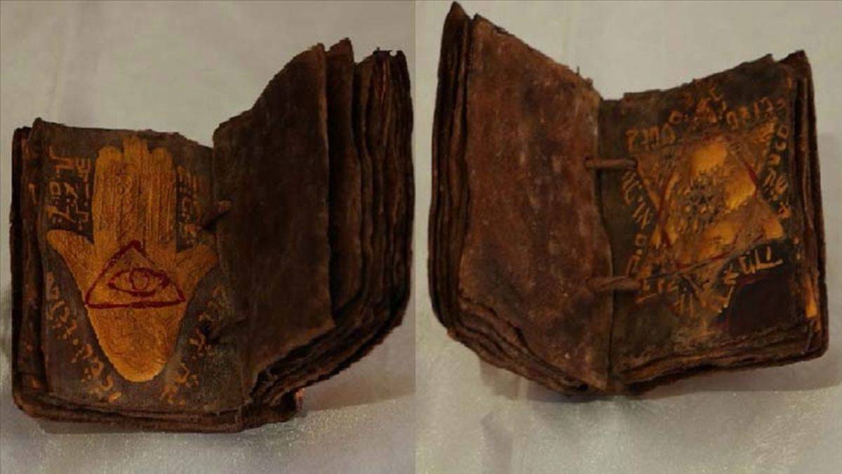 Ardahan'da altın varaklı Tevrat ele geçirildi