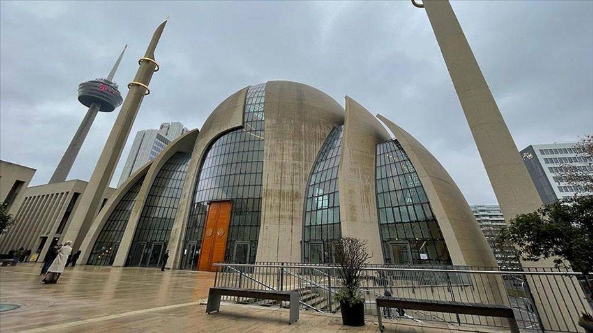 Almanya'da Diyanet’in camisine saldırı girişimi