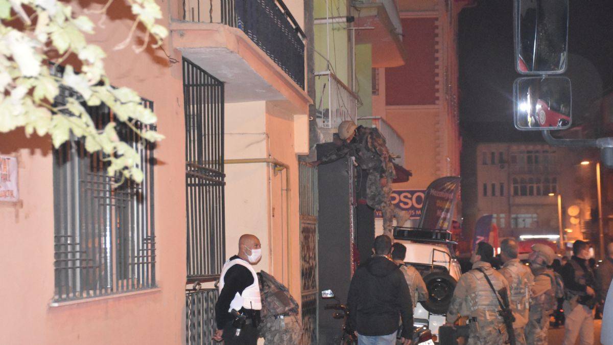 Eşi kapıyı açmadı, tüfekle ateş edip kaçtı