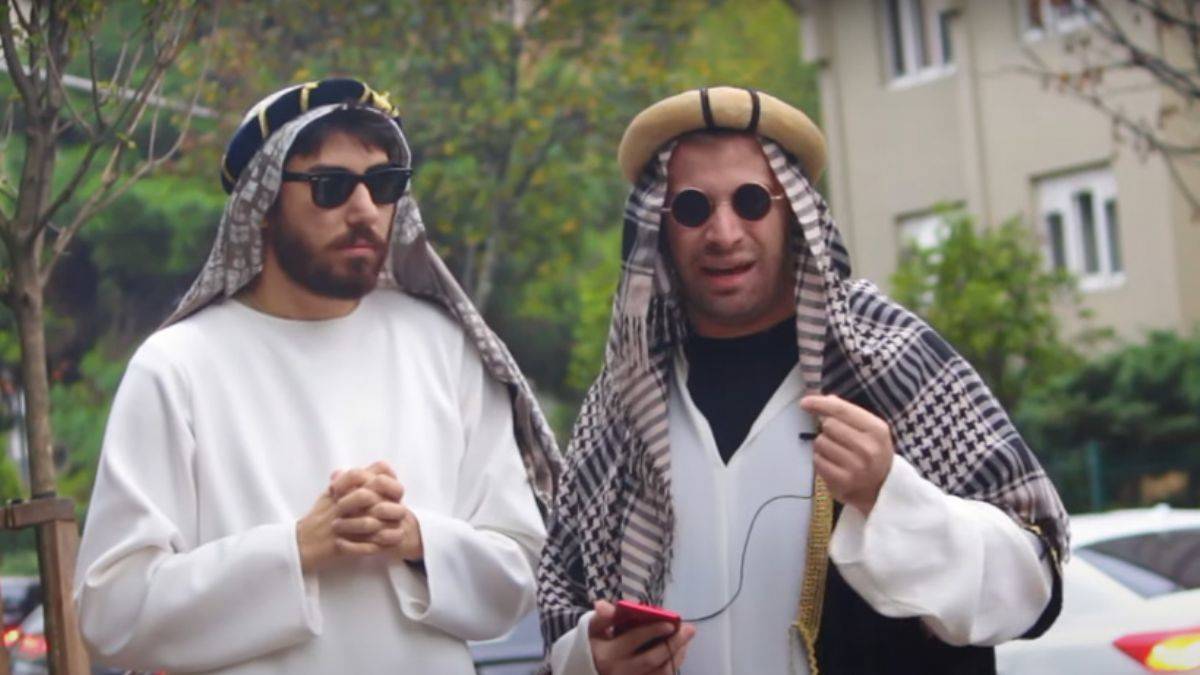 Turist kılığına giren youtuberlar taksici tarafından dolandırıldı