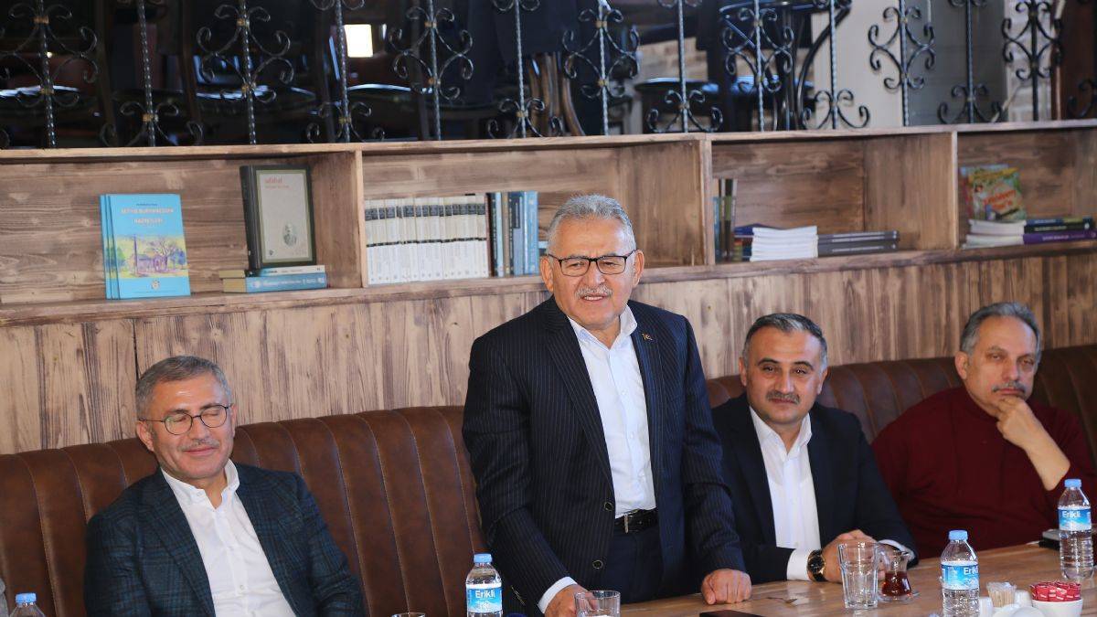 Başkan Büyükkılıç İstanbul heyetiyle zirvede buluştu