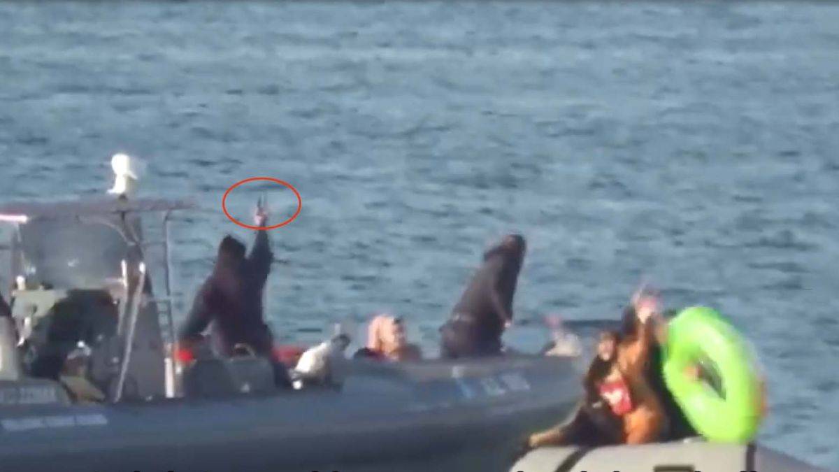 Yunan tarafı göçmenlere ateş açarken görüntülendi