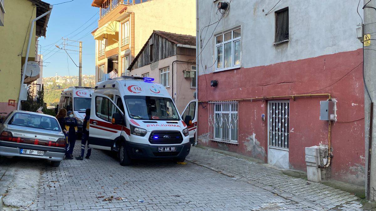 Misafir olarak kaldıkları evde arkadaşlarını ölü buldular