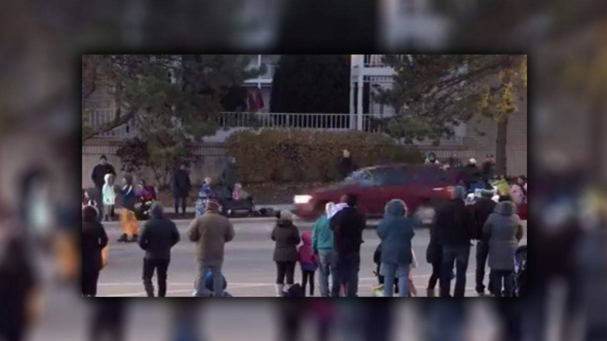 ABD'de dehşet anları! Son sürat onlarca insanı ezdi