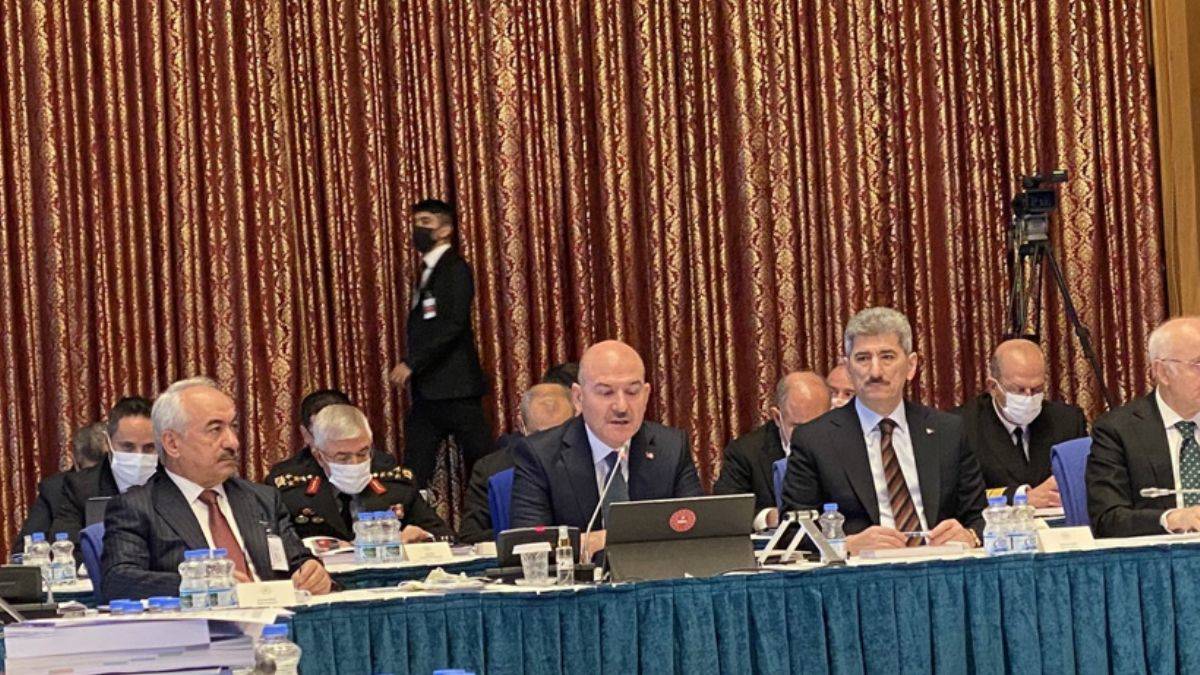 Bakan Soylu ile CHP'li Özkoç arasında gerginlik: ''Gevrek gevrek gülüyorsun! ''