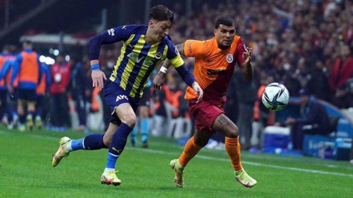 Fenerbahçe'den derbiye özel tişört: 'Bir oyuncu elendi'