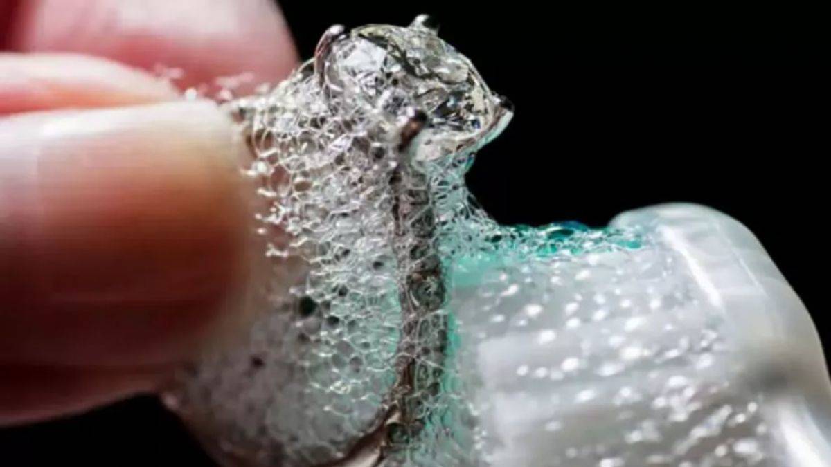 Gümüş eşyalarınızı kolay bir şekilde parlatmak için...