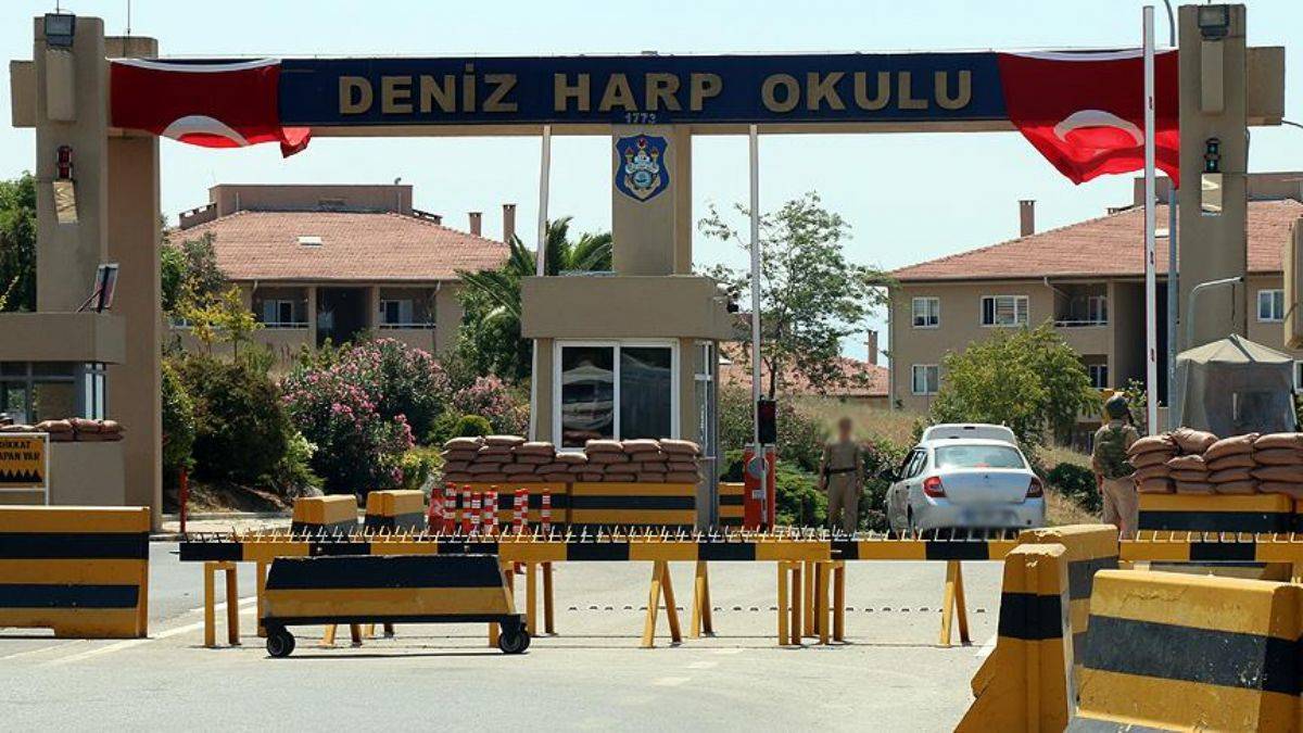 Gazeteci Şener'den CHP yönetimine belgeler: 'FETÖ, askeri okullara sızmamış, ele geçirmiş'