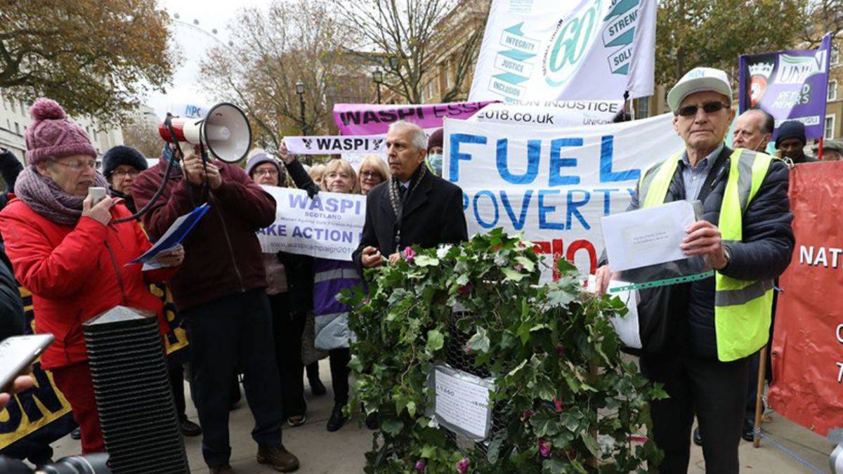 Londra’da emeklilerden protesto