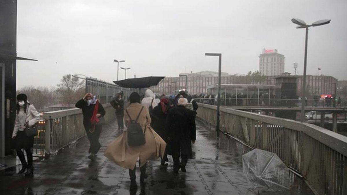 Fırtına, ülkenin batısını vurdu! Can kaybı ve yaralı sayısı artıyor