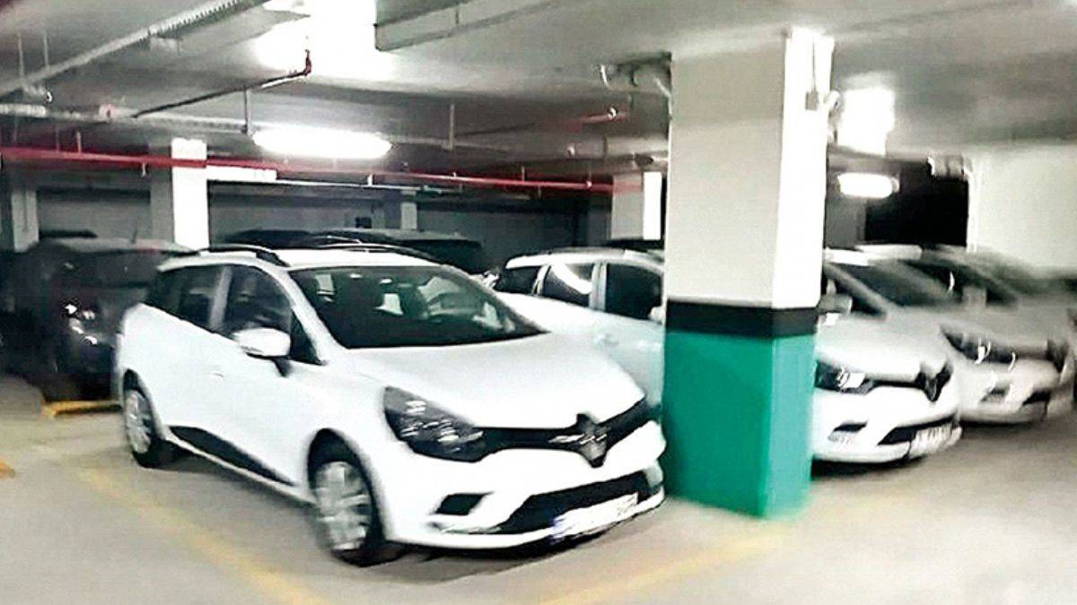 Otomobil bayileri sıfır araçları otoparklarda saklıyor!