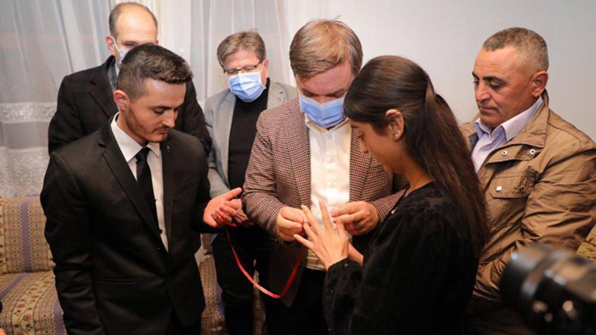 Vali, güvenlik görevlisine kız istedi