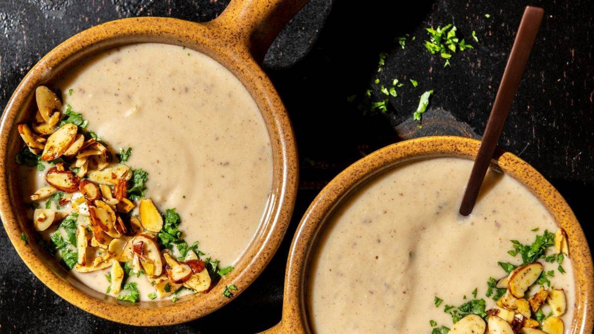 Badem çorbası nasıl yapılır? Sütlü badem çorbası tarifi