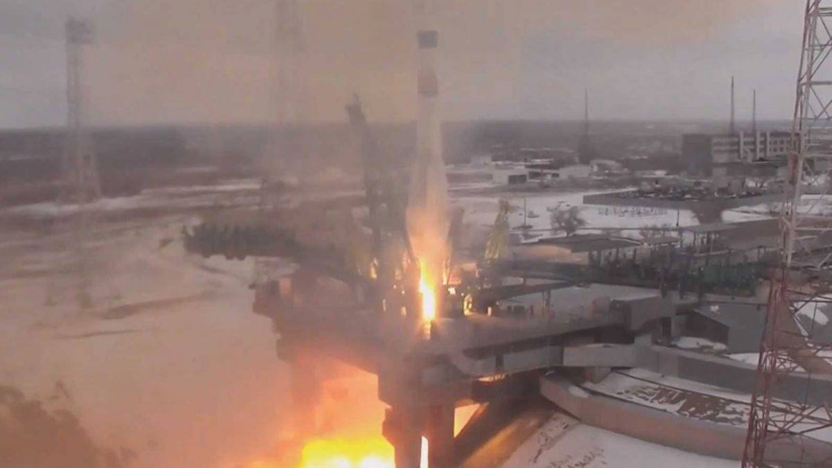 Milyarder olan ilk uzay turistleri yola çıktı