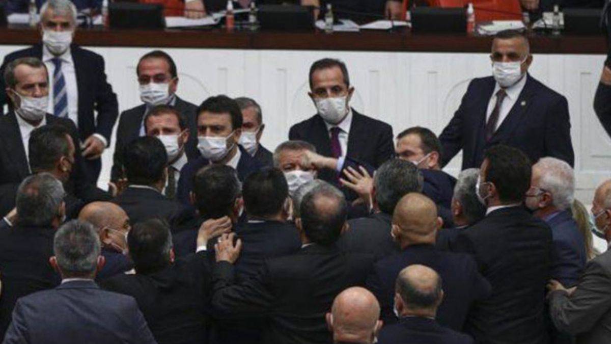 TBMM'de yumruklu kavga