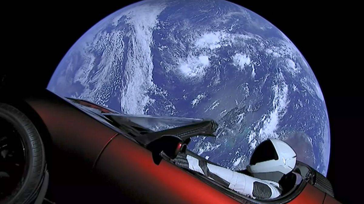 Elon Musk’a uzay dersi: Tesla, Mars yörüngesinde dönmüyor