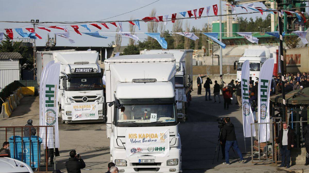 120 insani yardım TIR’ı Suriye’ye yola çıktı