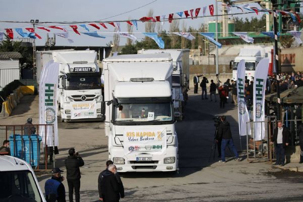 120 insani yardım TIR'ı Suriye'ye yola çıktı