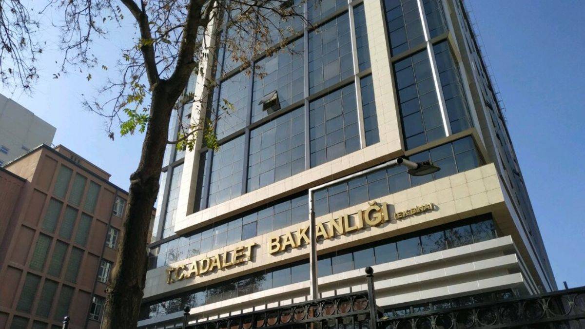 Adalet Bakanlığı kadrolu 200 uzman personel alımı iş ilanı