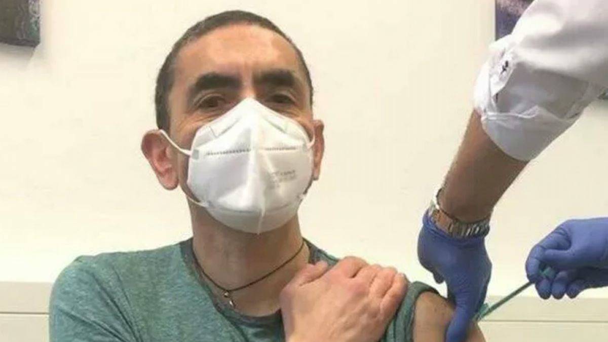 Uğur Şahin'den ''aşı olmadı'' iddialarına fotoğraflı yanıt