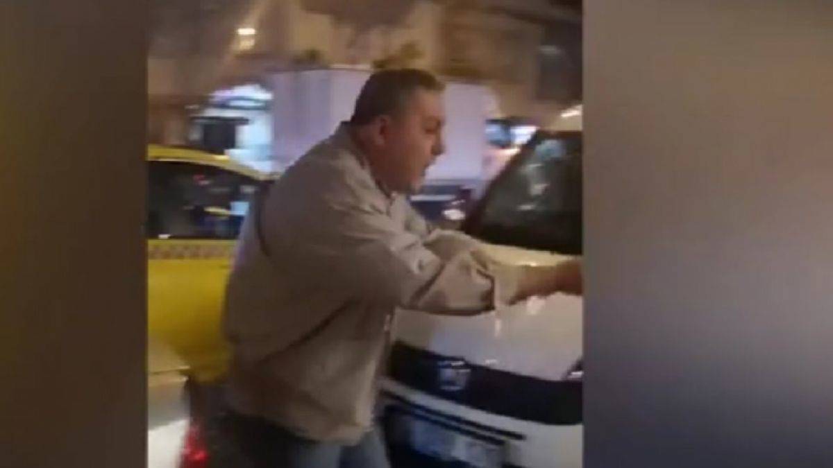 Çocuk taksiye kustu diye taksici bakın ne yaptı
