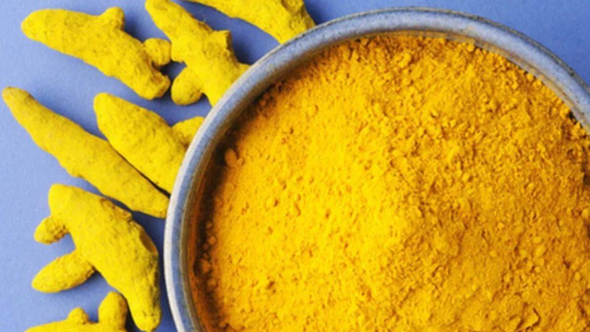 Zerdeçal kullanarak diş macunu hazırlayın