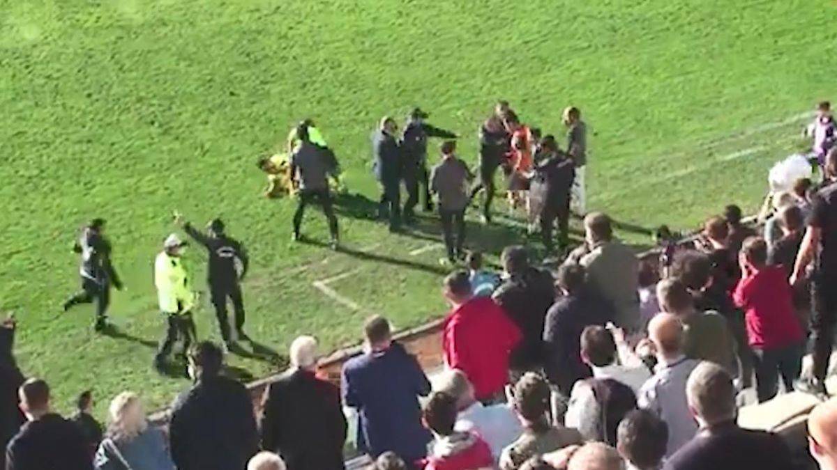 Hakeme kafa atan futbolcunun sözleşmesi feshedildi