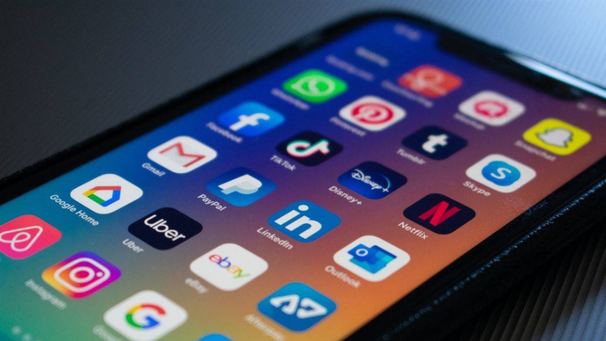 Sosyal ağlardaki tüm hesaplara erişim izni