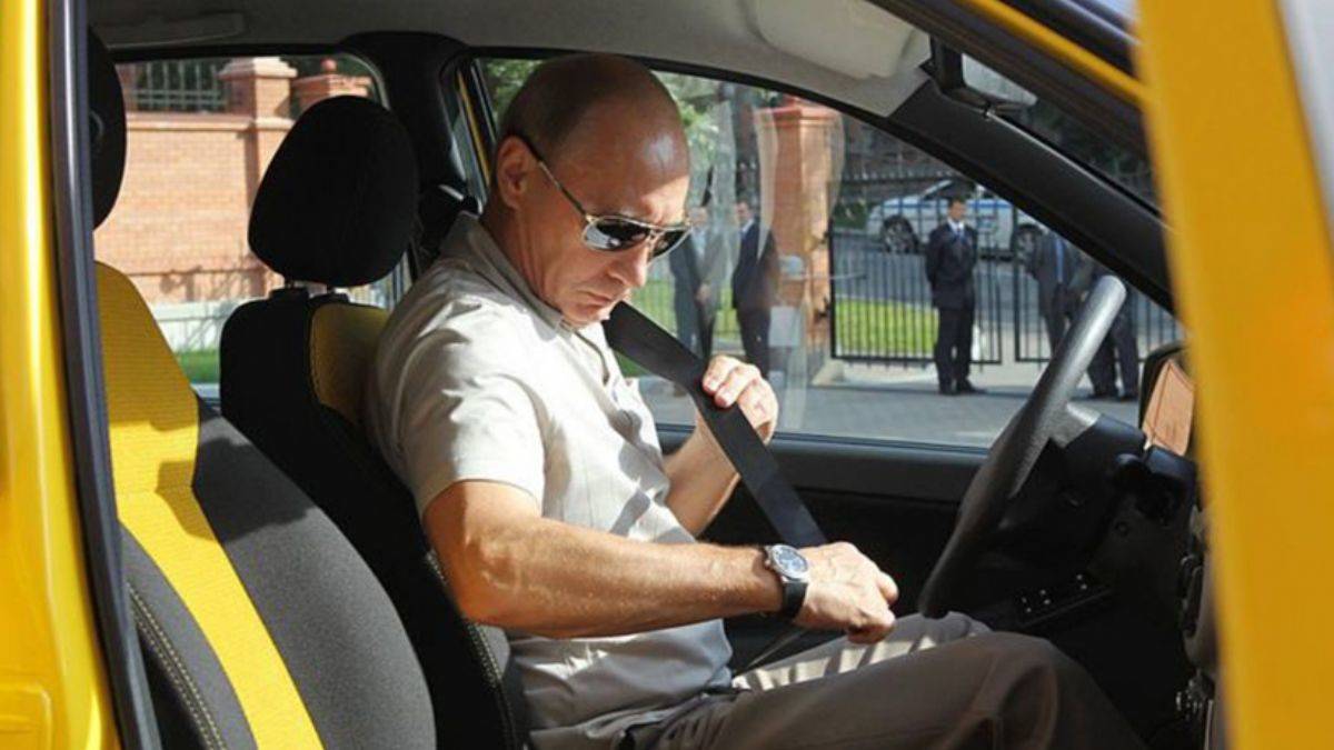Putin: 1991'lerde ek gelir için korsan taksi şoförlüğü de yaptım